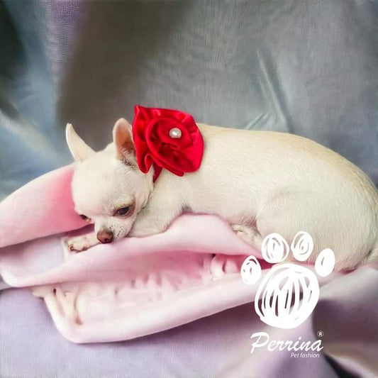 Collar de Rosa con Perla Bordada