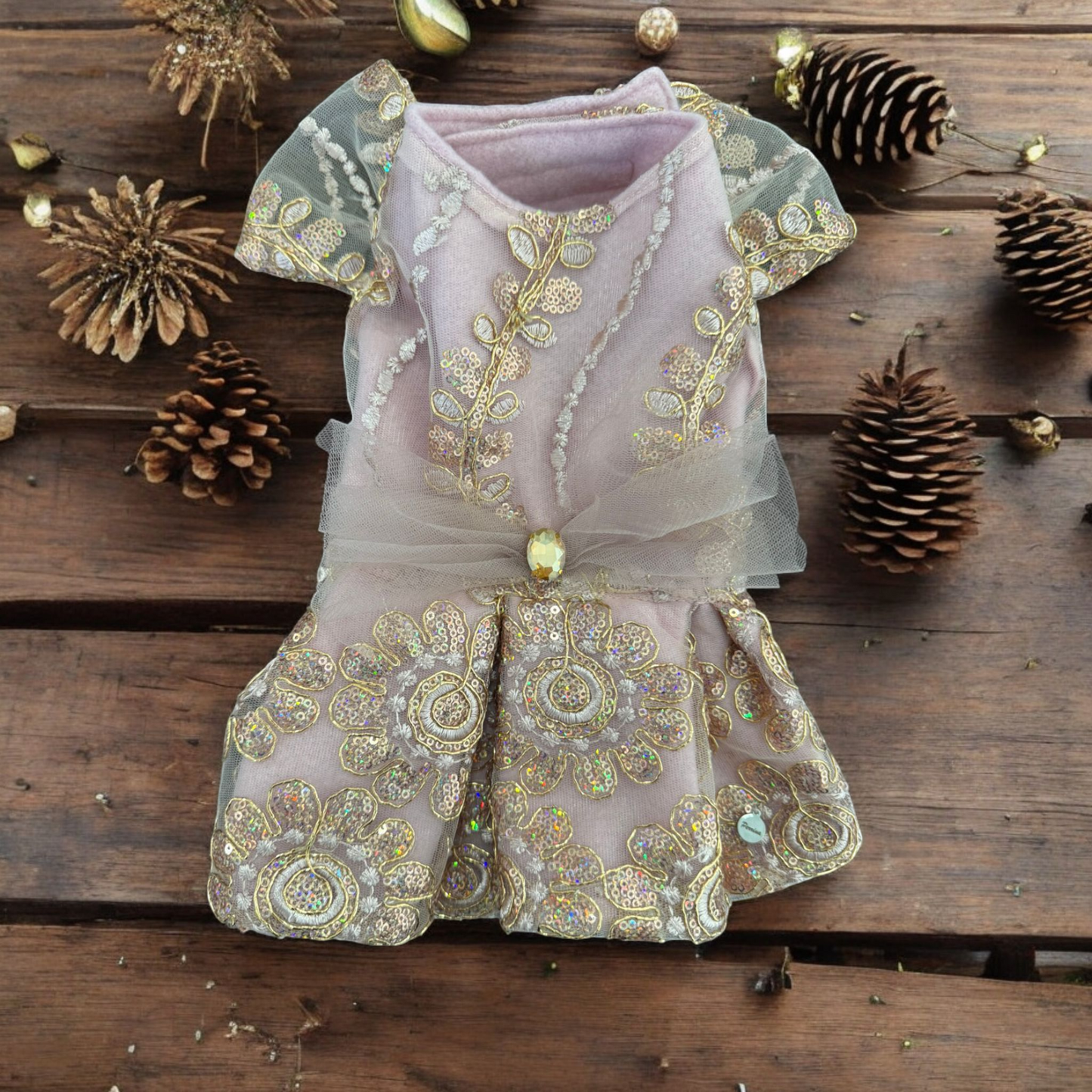 PERRINA vestido con detalles dorados bordados